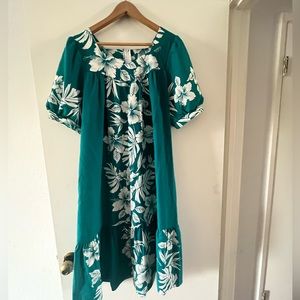 Vintage aloha dress. Size medium